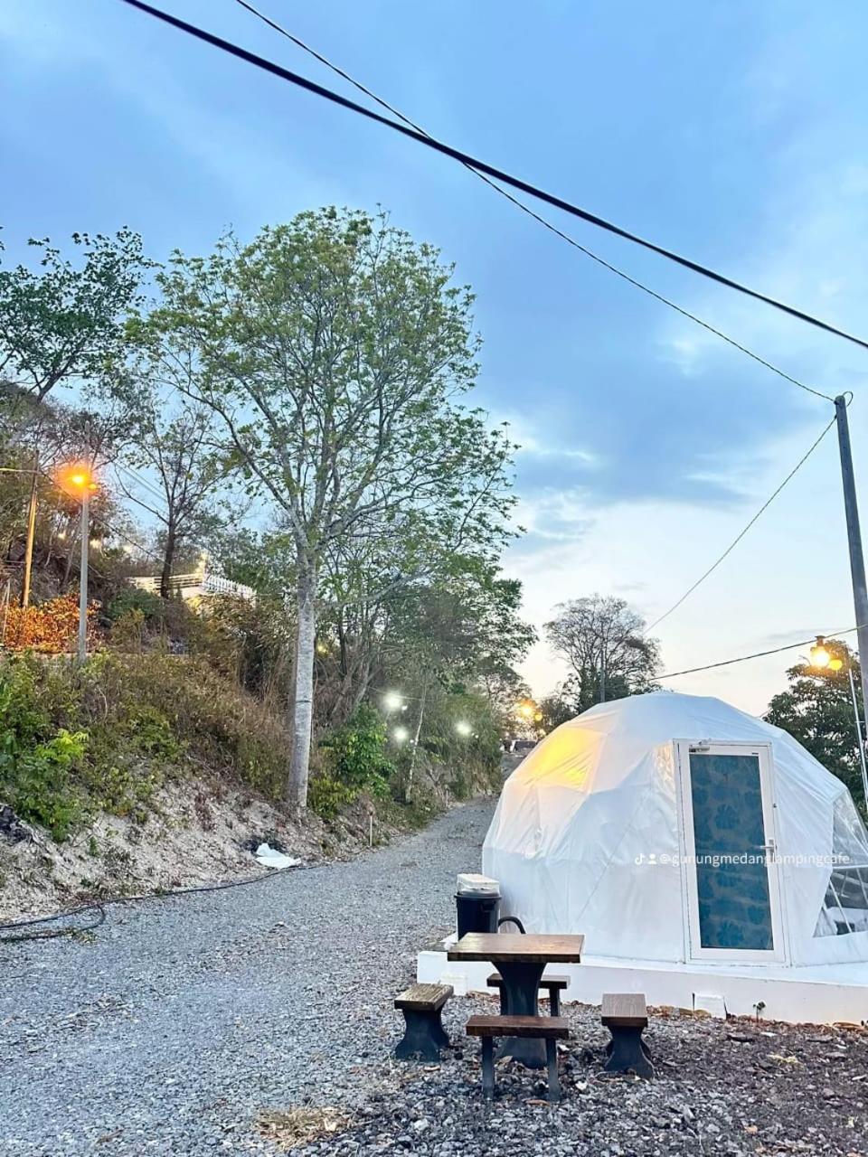 Gunung Medan Glamping & Cafe Hotel คันการ์ ภายนอก รูปภาพ